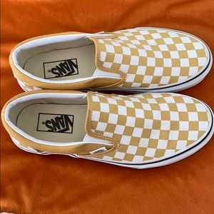 Women’s 8.5 slip on Vans
